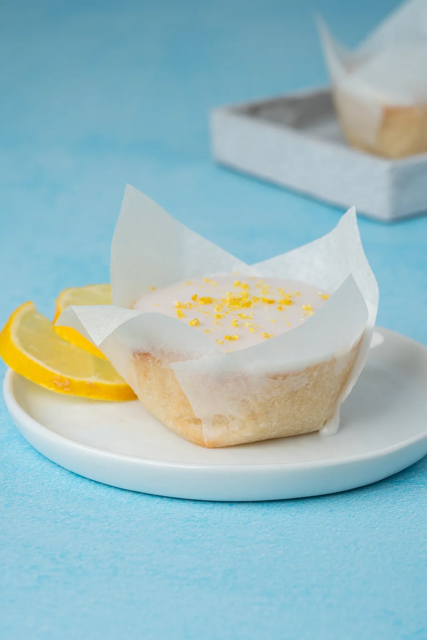 Foodfotografie Zitronen-Muffin auf Backdrop „Eisblau Textur" – helles Eisblau von BACKDROP SHOP