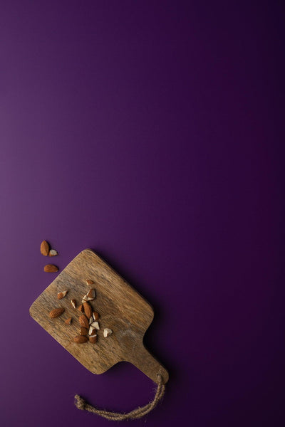 Flatlay-Aufnahme auf Backdrop „Beerensmoothie" – dunkler lila Fotohintergrund für Food- und Produktfotografie