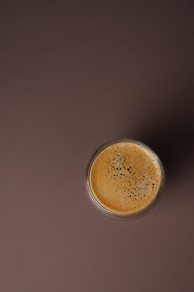Foodfotografie Kaffee auf braunem Hintergrund: Backdrop „Mocca" von BACKDROP SHOP
